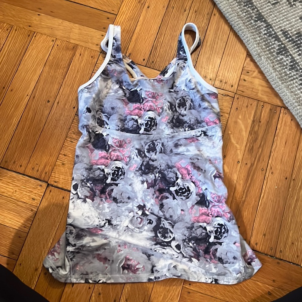 lulu work out tank built in bra , beautiful design